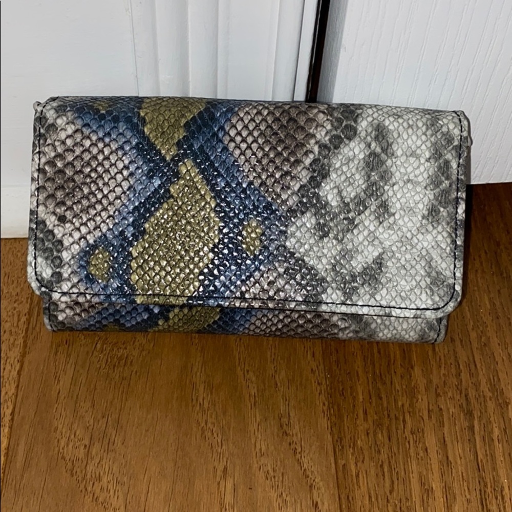 Clutch wallet